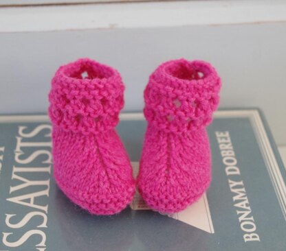 Super Easy Baby Booties