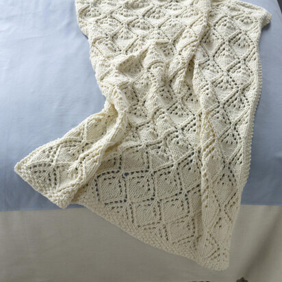 Cozy Luxe Baby Throw in Lion Brand Baby's First - 90428AD - knitting pattern