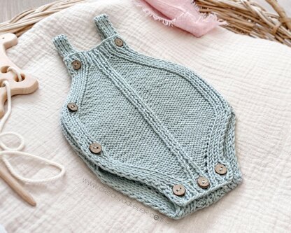 6 sizes - TWISTY DK Knitted Romper