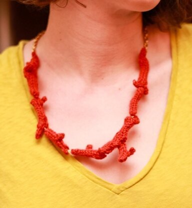 Coral Necklace in Lion Brand Wool-Ease - L10033