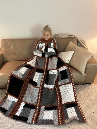 ARTISTIC BLOCKS SWEATER BLANKET
