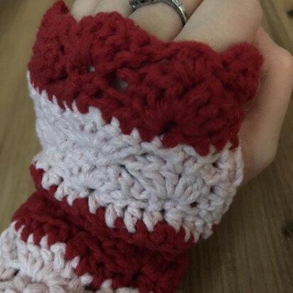 Sweet Valentine Fingerless Gloves