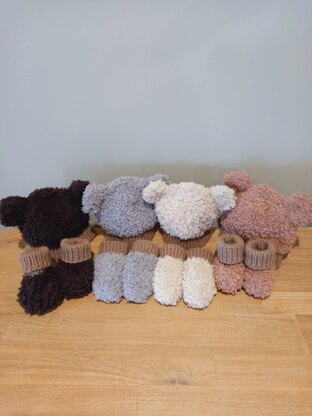 Wee teddy hats,gloves and booties
