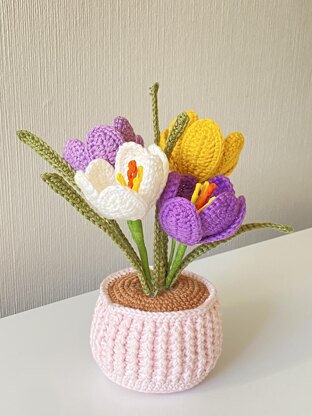 Crocus flower crochet with pot