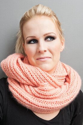 7 infinity scarf knitting patterns - 2 FREE patterns!