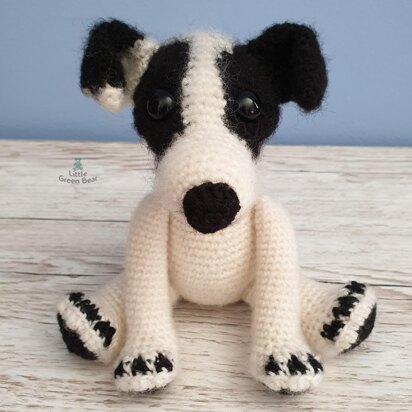 Reggie the Rough Haired Jack Russell - UK Terminology - Amigurumi