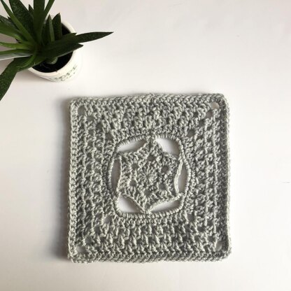 Ara Blanket Square