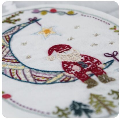 Un Chat Dans L'Aiguille Father Christmas Printed Embroidery Kit