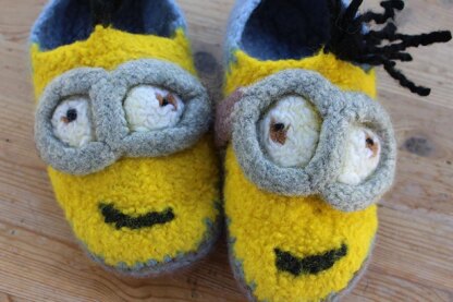 Kevin s Slippers Felted Seamless Minion Shoes Knitting pattern