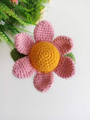 Crochet flower pattern, easy crochet baby rattle