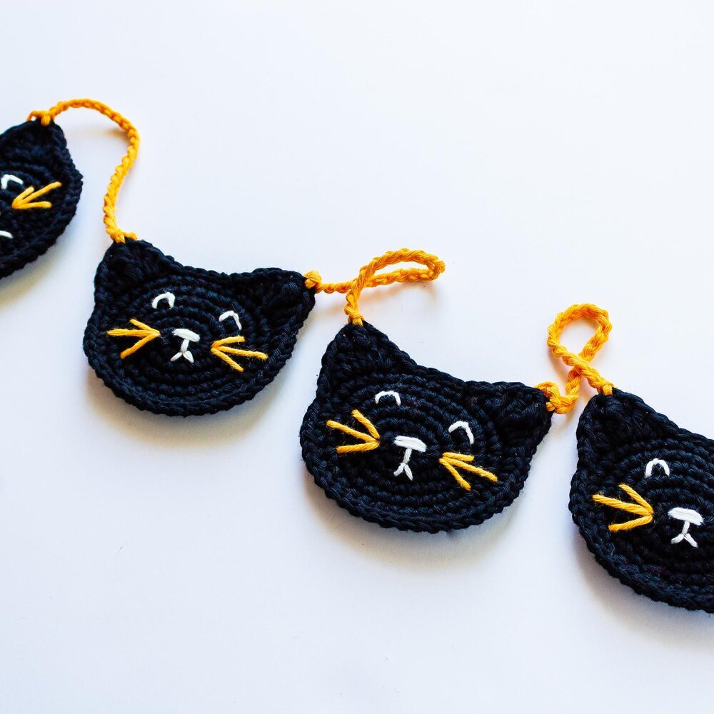 Black Cat Garland Crochet pattern by Rupinder Kaur | LoveCrafts