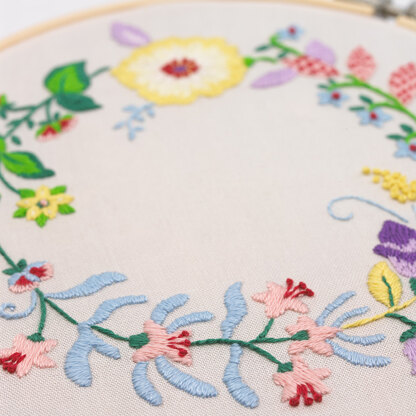 Mint & Make Joyful Wreath 6" Embroidery Kit with Hoop