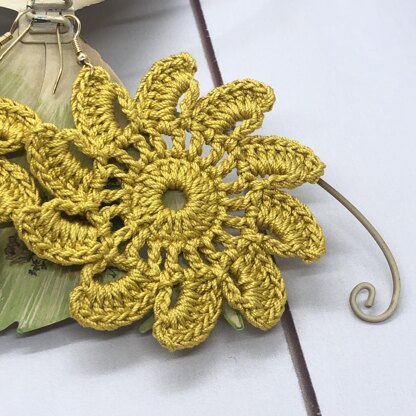 52. Flower openwork earrings