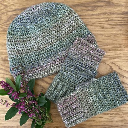 'Sal's Garden' Hat and Wrist Warmers