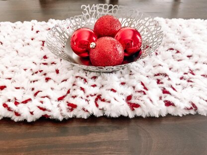 Peppermint Swirl Table Runner