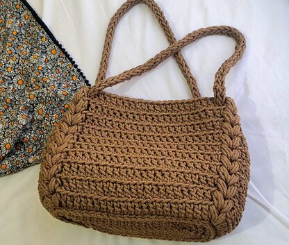 Bernat Around We Go Crochet Bag Pattern