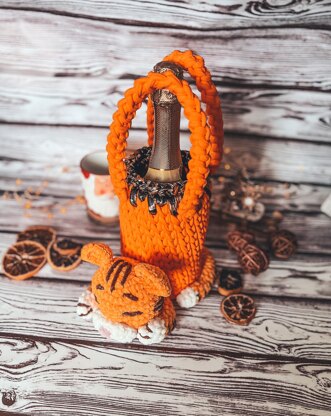 Wine bottle holder Tiger cub