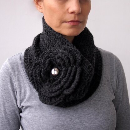 Bulky Flower cowl