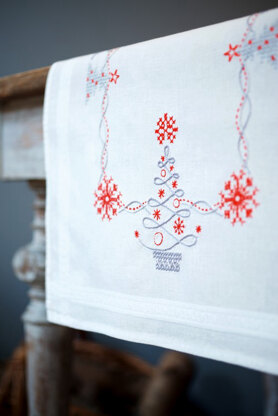 Vervaco Christmas Trees Table Runner Kit (40 x 100 cm) - 40 x 100cm