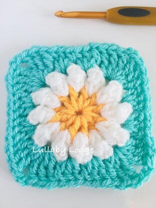 Ditsy Daisy Granny Square