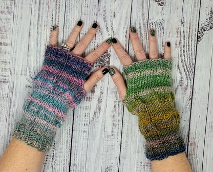 Ribbed and Ruched Gloves