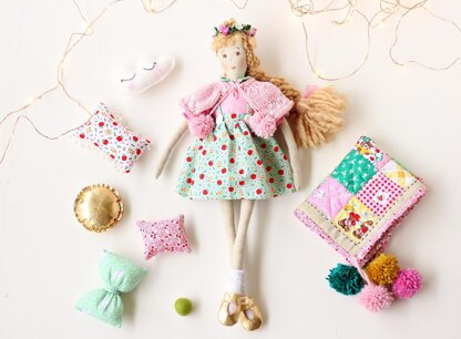 Princess Pompom Cape & Hat Set