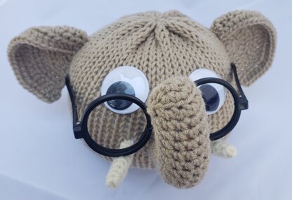 Bull elephant eyeglass holder