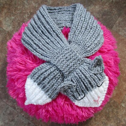 Kitty Keyhole Scarf