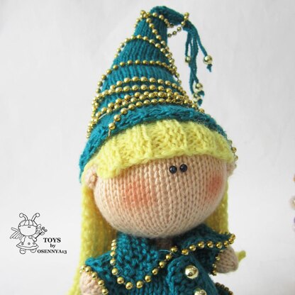 Pebble doll in the Christmas Tree dress