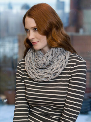 Quick Arm Knit Cowl in Lion Brand Wool-Ease Thick & Quick - L32381