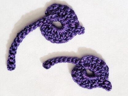 Crochet white vine pattern