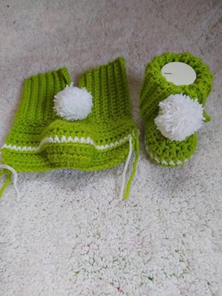 Pompom Booties Worked Flat