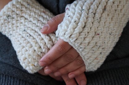 Wrist warmers crochet pattern