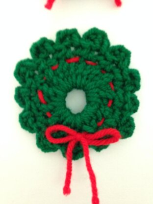 Wreath Lapel Pin