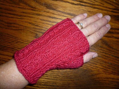 Cabled Hand Warmer