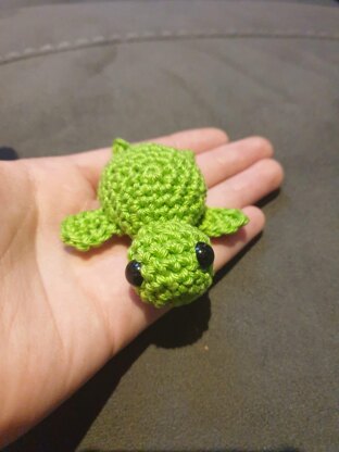 Little crochet turtle