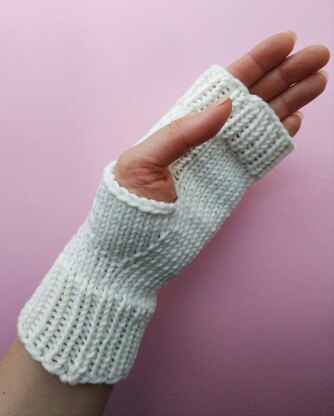 Cassandra Fingerless Gloves