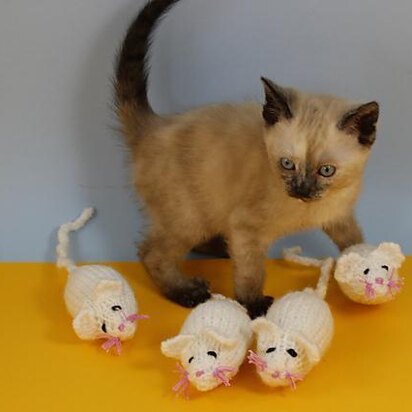 3 Blind Mice Kitten Toy - knitting pattern