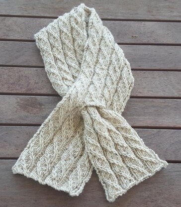 Noelle - mock cable keyhole scarf