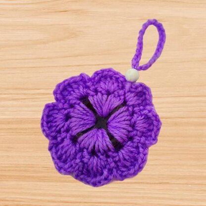 Crochet flower keychain pattern