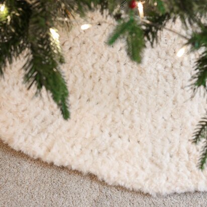 Alpine Tree Skirt