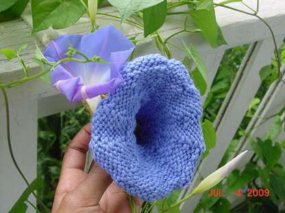 100 Flowers to Knit and Crochet