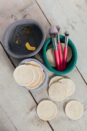 Make-up pads and pots