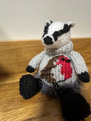 BADGER WEARING (CHRISTMAS) ROBIN JUMPR/HOODIE TERRY’S CHOCOLATE ORANGE COVER/STUFFED ORNAMENT KNITTING PATTERN