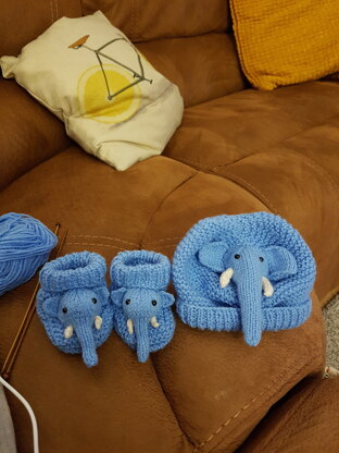 Elephant booties & hat