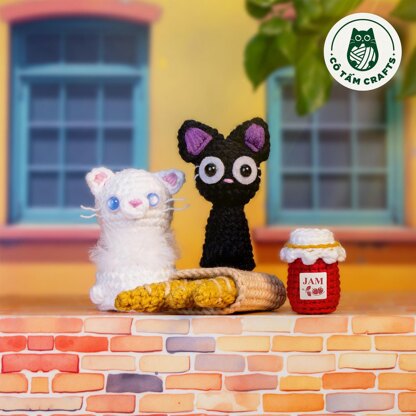 Cat Jiji's Family