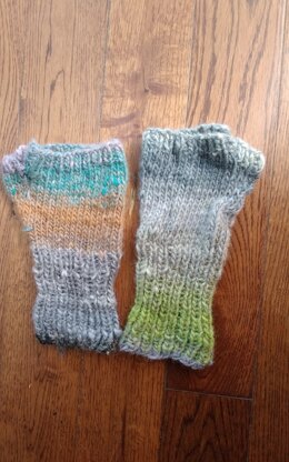 416 Gray and Green Fingerless Mitts