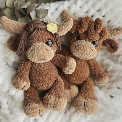 Plush highland cow toy