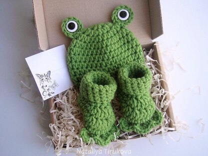 Frog Baby Hat and Booties Set