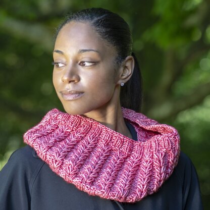 Fairytale Cowl in Cascade Yarns Cantata - A317 - Downloadable PDF